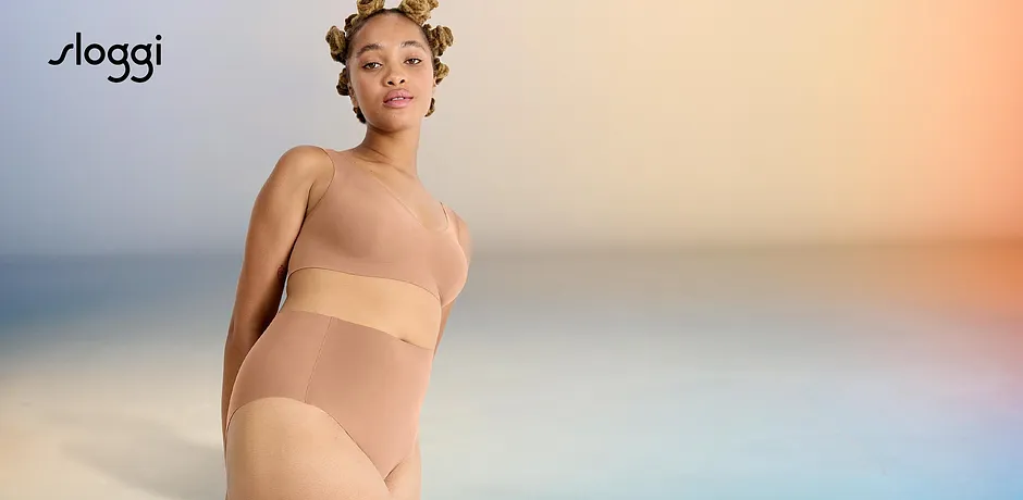 Ensemble lingerie sloggi de couleur chair soulignant la silhouette naturelle de celle qui le porte.