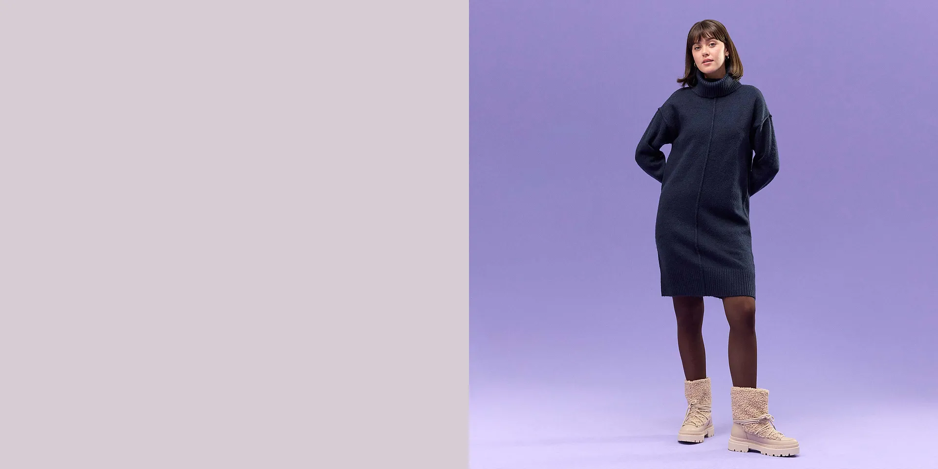 Elegantes dunkelblaues Strickkleid mit Rollkragen.