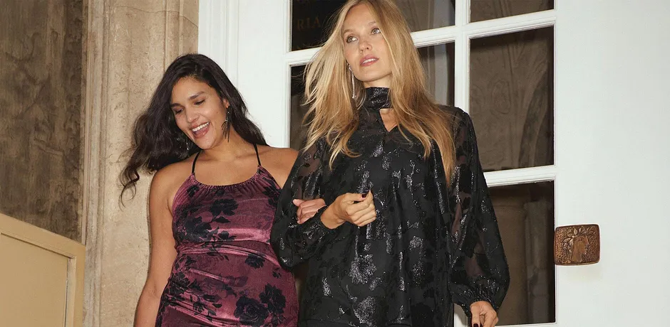 Damen - Maxikleid aus glänzendem Samt - weinrot floral