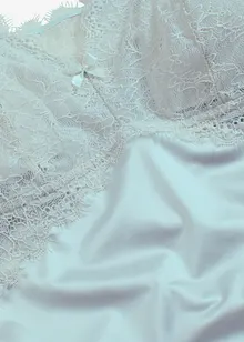 Negligé mit glänzendem Material, bonprix Negligé mit glänzendem Material, bonprix