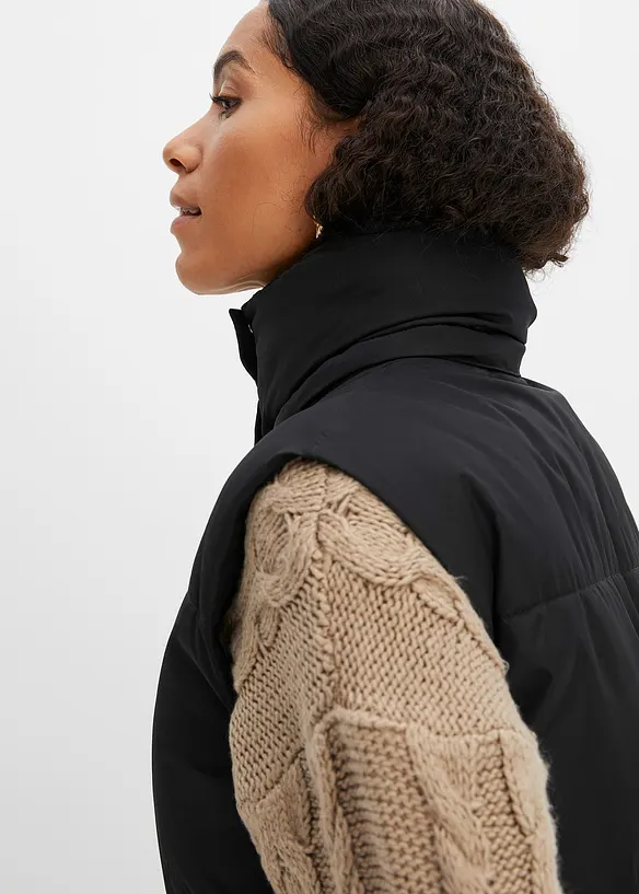 Veste sans manches matelassée en polyester recyclé avec capuche amovible, bonprix