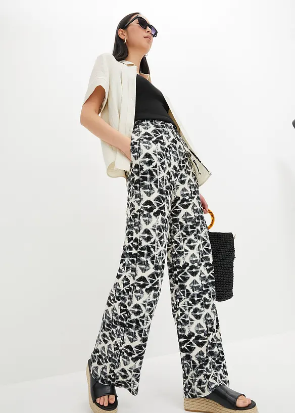 Halbarm-Bluse mit Brusttasche, bonprix
