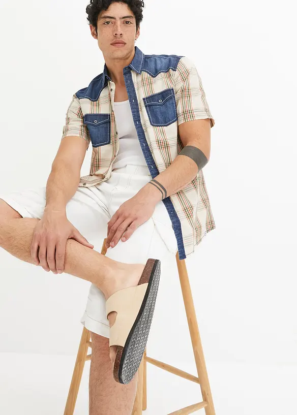 Chemise manches courtes avec empiècement en jean, bonprix