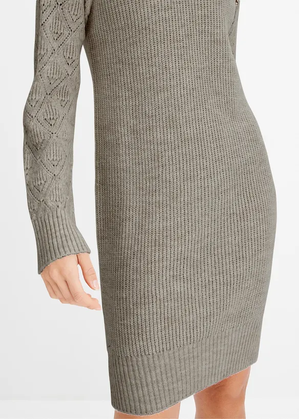 Robe en maille rehaussée de boutons décoratifs, bonprix