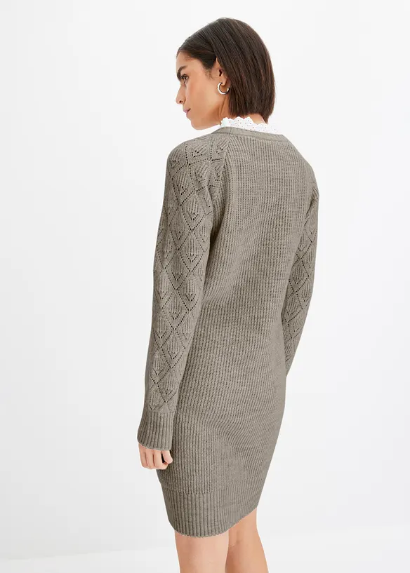 Robe en maille rehaussée de boutons décoratifs, bonprix