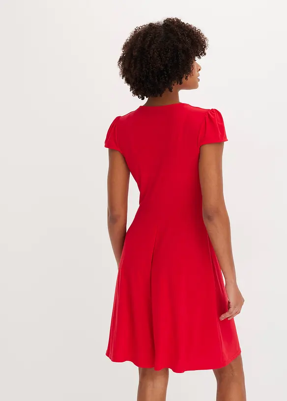 Jerseykleid mit dekorativer Schließe, bonprix