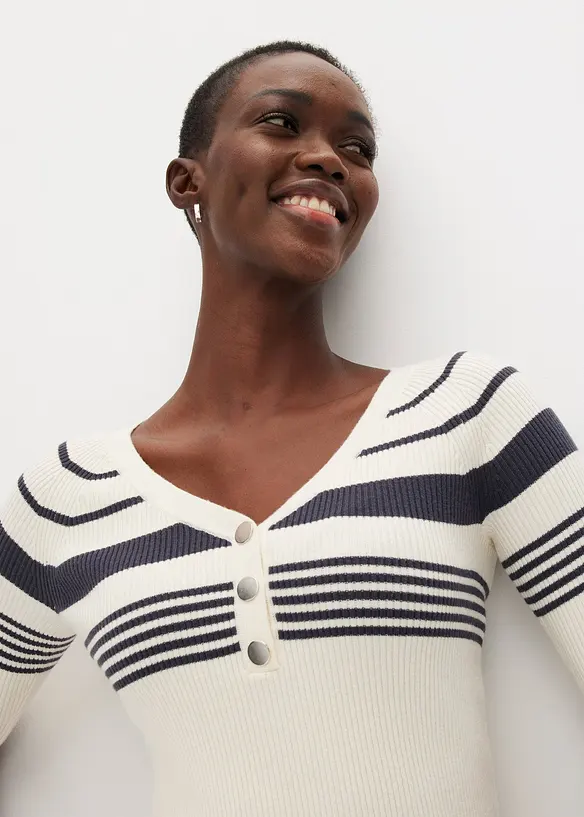 Pull en fine maille avec boutons décoratifs, bonprix