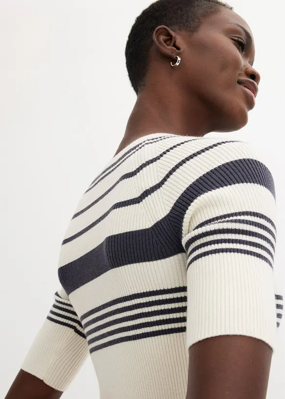 Pull en fine maille avec boutons décoratifs, bonprix