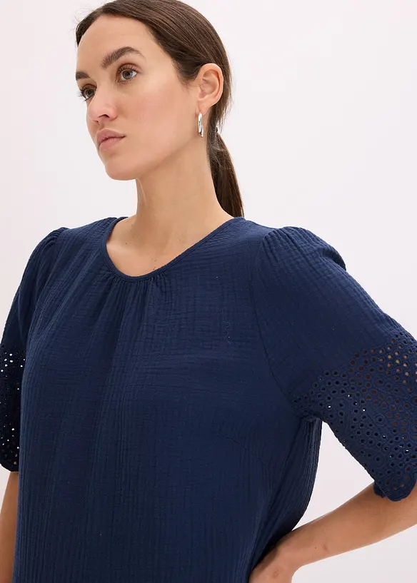 Kleid aus Musselin mit Lochstickerei, bonprix