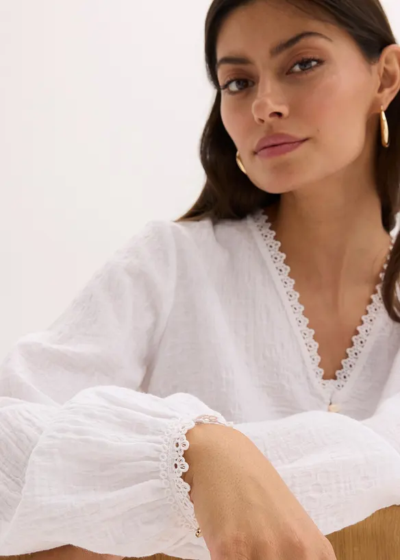 Bluse mit Crochet-Einsatz und Fransen, bonprix
