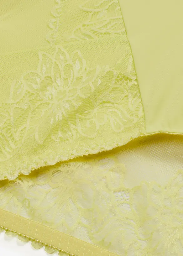 Highwaist Slip mit zarter Spitze, bonprix
