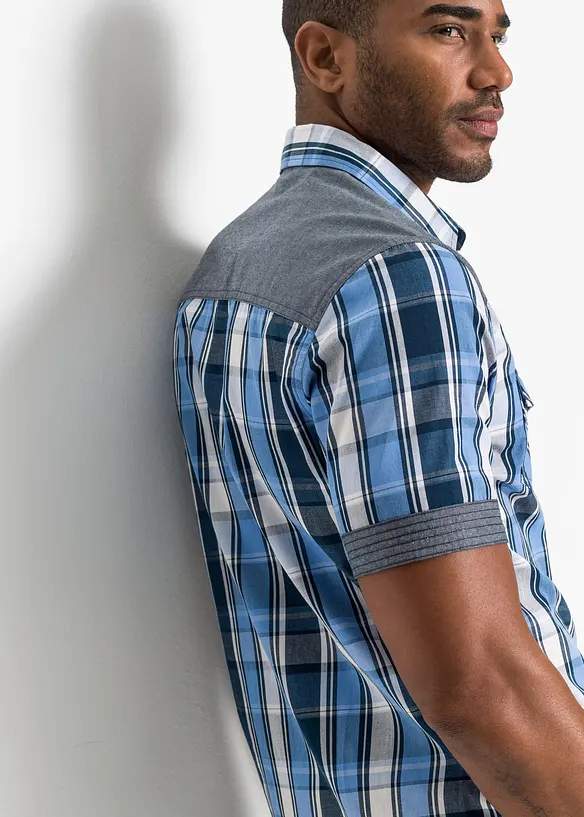 Chemise manches courtes avec empiècements denim, bonprix
