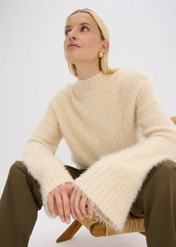 Boxy-Pullover aus flauschigem Federgarn, bonprix