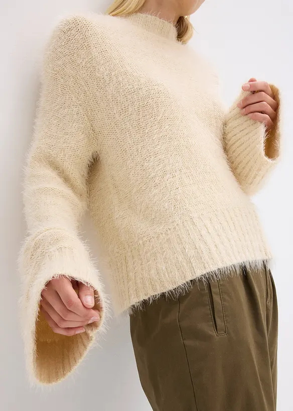 Boxy-Pullover aus flauschigem Federgarn, bonprix
