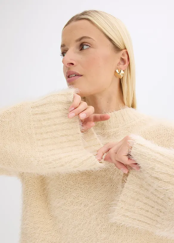 Boxy-Pullover aus flauschigem Federgarn, bonprix