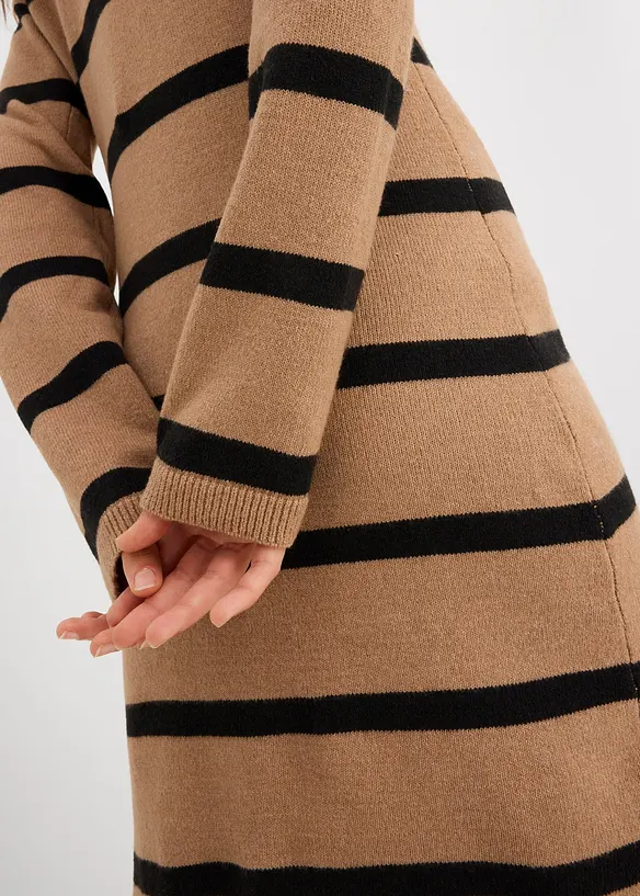 Figurbetontes Strickkleid, bonprix