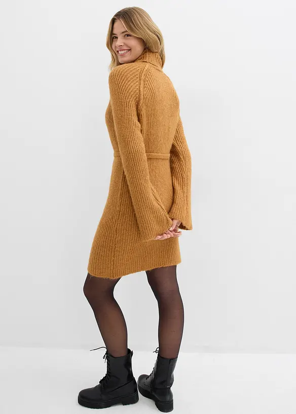Kurzes Ripp-Strickkleid mit Rollkragen, bonprix