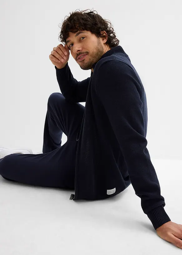Strickjacke mit Stehkragen und recycelter Baumwolle, bonprix