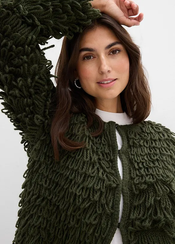 Grobstrickjacke in Curly Fellimitat, bonprix