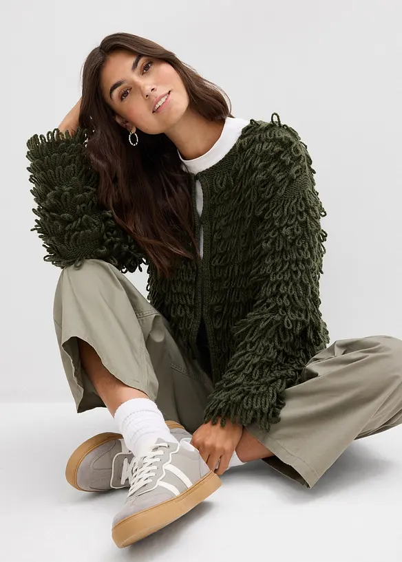 Grobstrickjacke in Curly Fellimitat, bonprix
