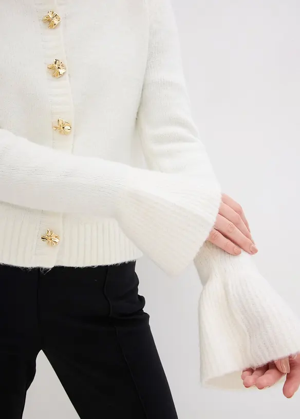 Strickjacke mit dekorativen Knöpfen, bonprix