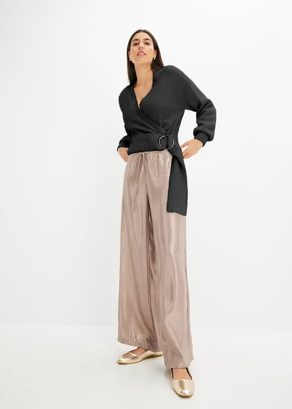 Pull cache-cœur avec accessoire, bonprix