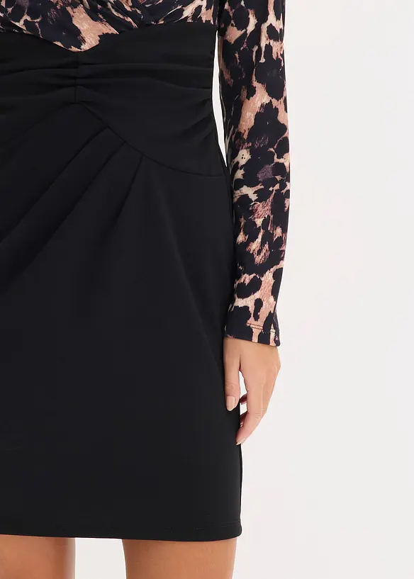 Robe courte et ajustée avec décolleté plongeant, bonprix