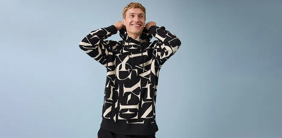 Moderner schwarz-weißer Pullover mit abstraktem Muster. 