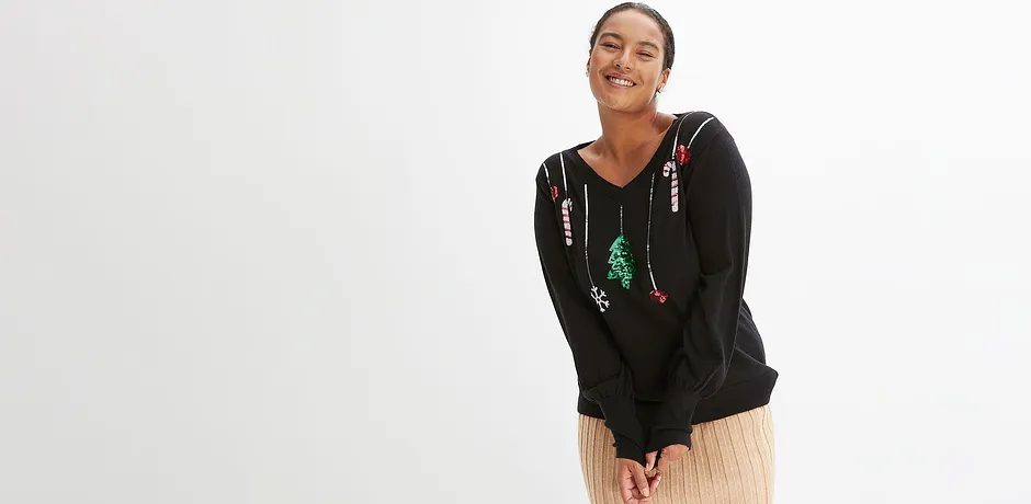 Pull noir avec motifs de Noël.