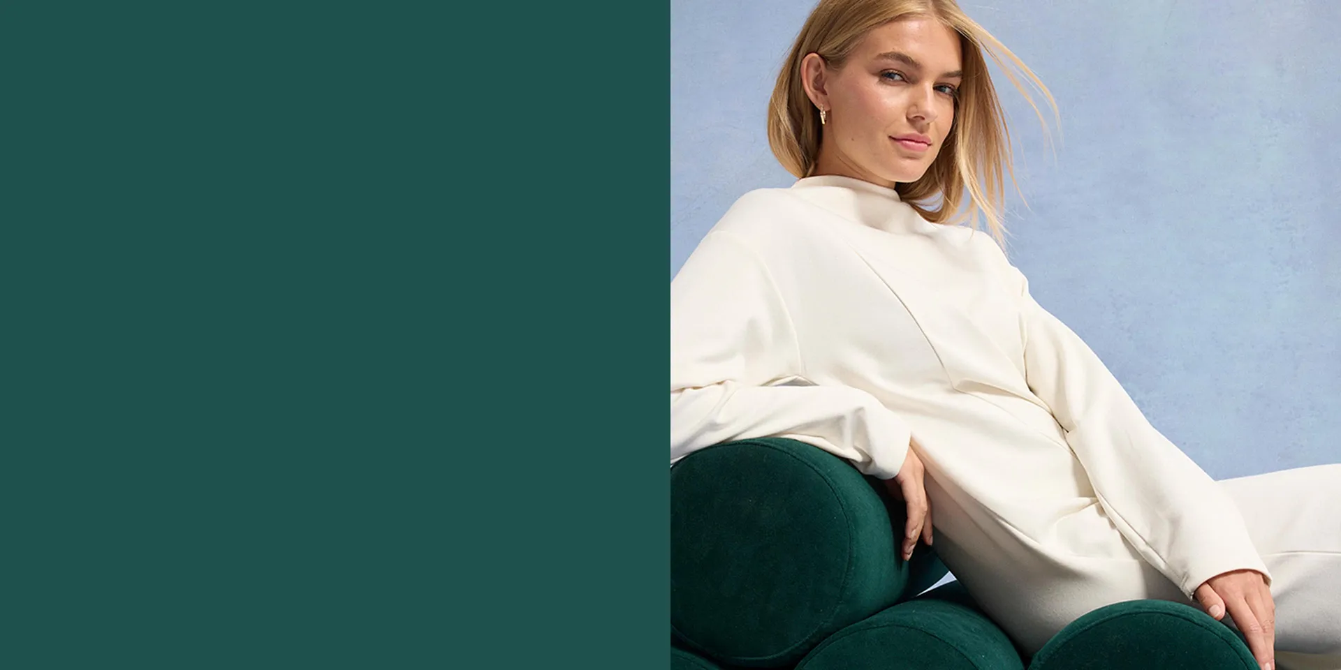 Weißes Midikleid für einen eleganten Look.