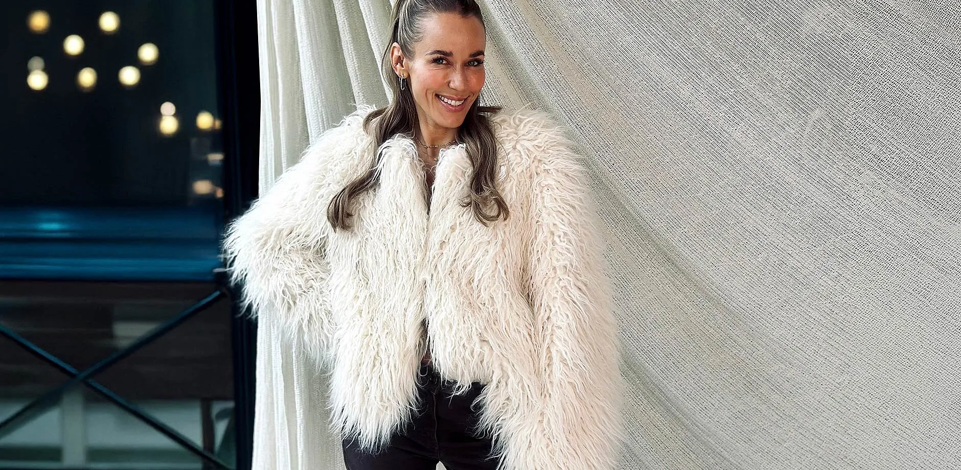 Damen - Oversize Fellimitat-Jacke - perlwei&szlig;