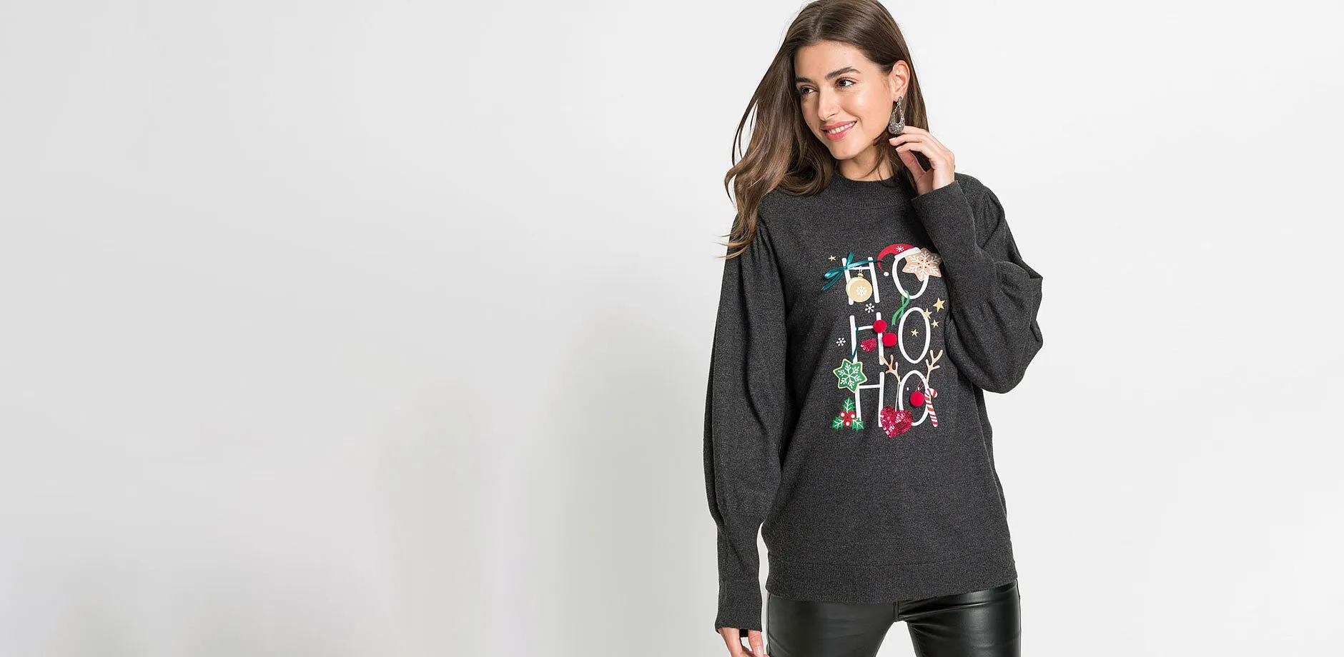 Pull noir avec motifs de Noël.