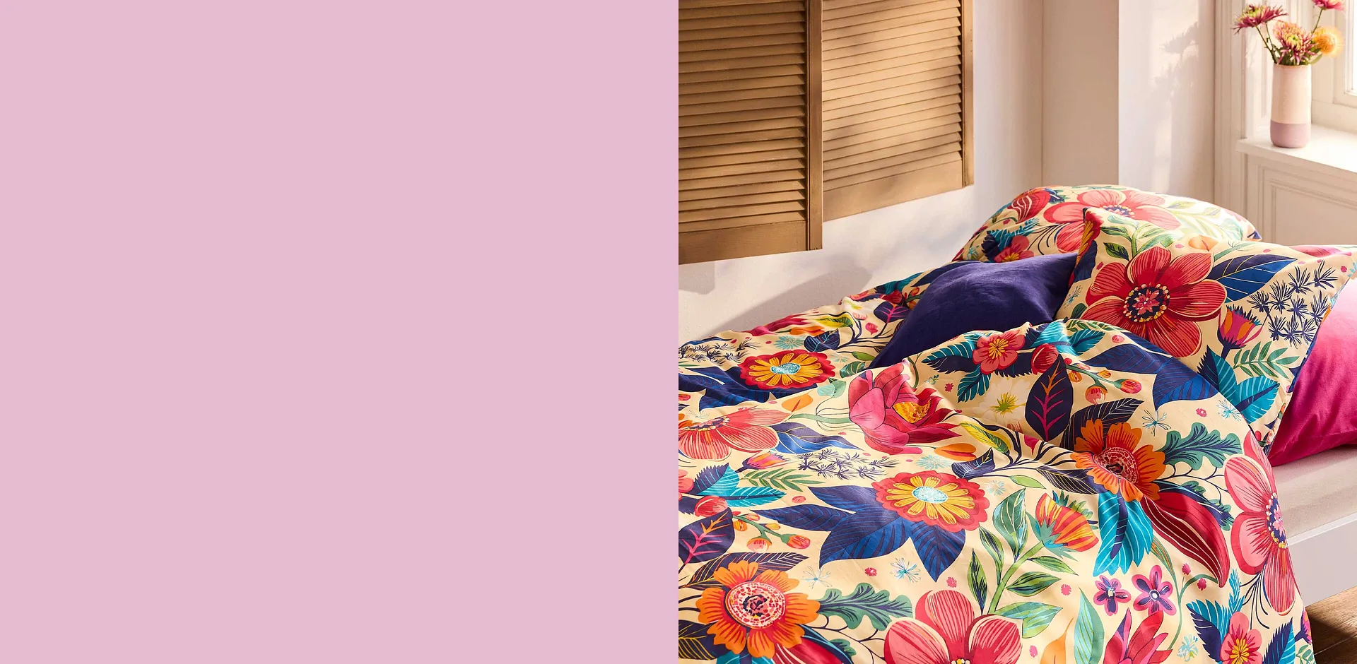 Verspielte Blumenmuster auf der Bettw&auml;sche kreieren einen sommerlichen Look.