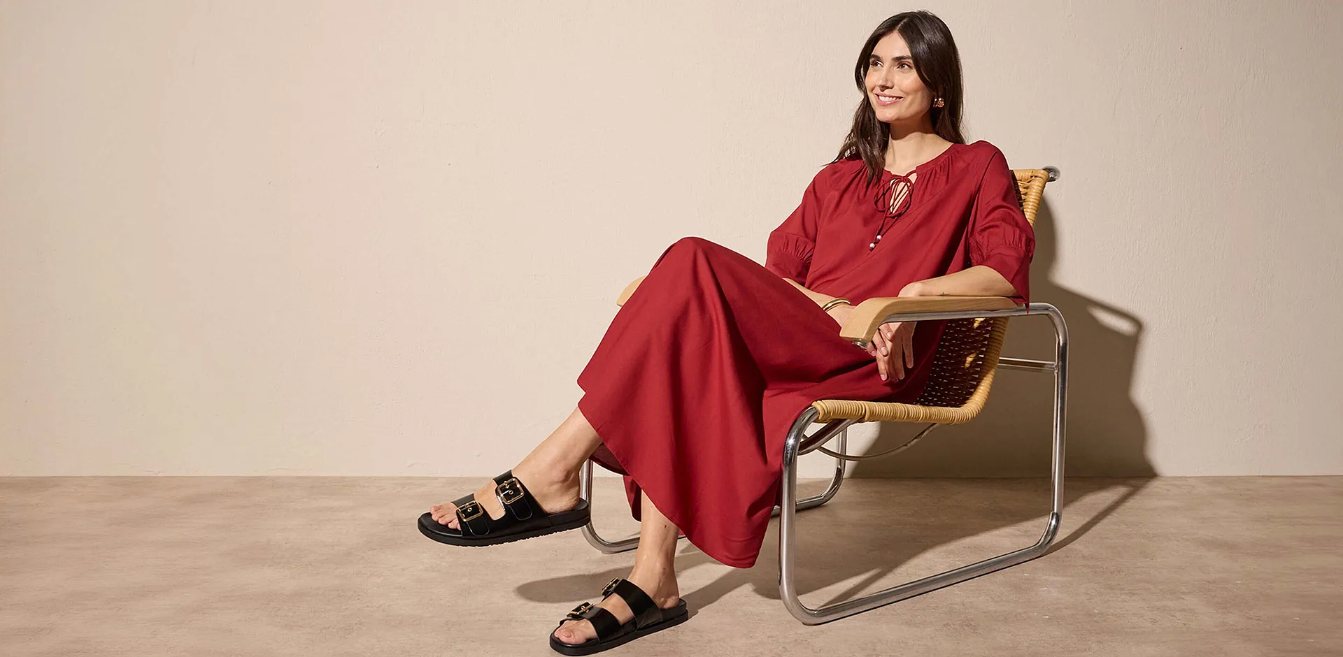 Robe-tunique rouge avec petit lien &agrave; nouer.