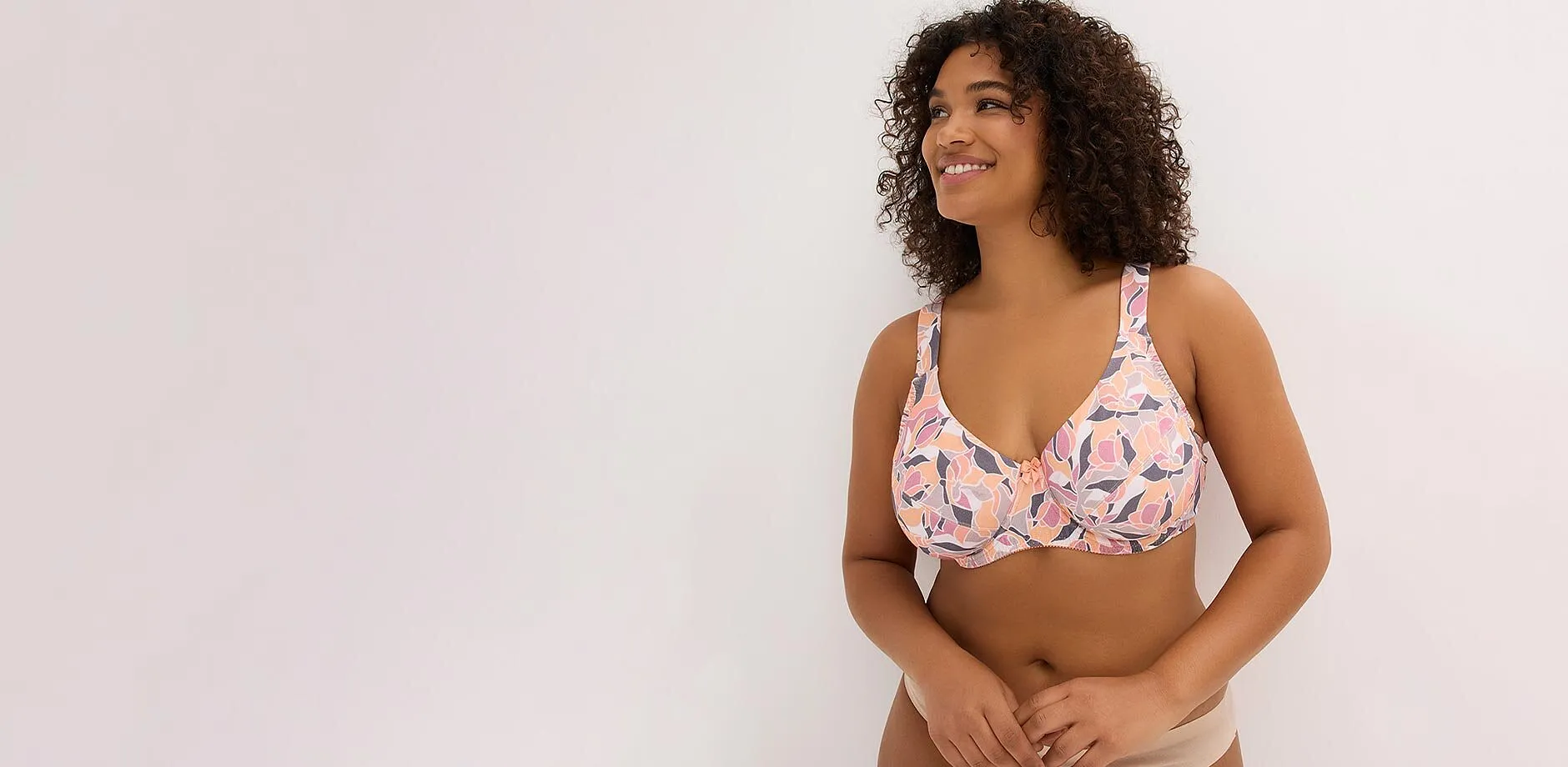 Soutien-gorge color&eacute; &agrave; motif floral moderne avec larges bretelles.