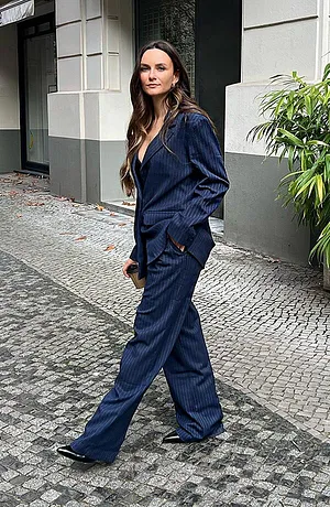 Damen - Kurzer Blazer mit Nadelstreifen - dunkelblau/wollweiß gestreift