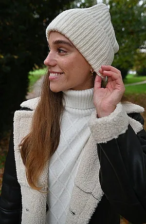 Damen - Strickmütze - wollweiß
