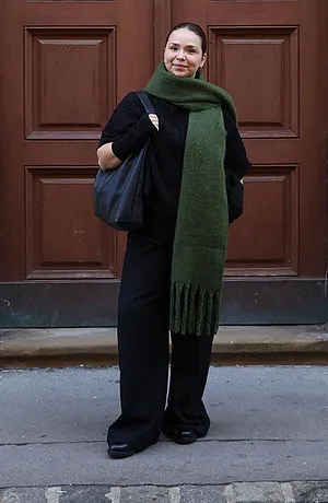 Damen - Weit geschnittener Pullover mit Zopfmuster - schwarz