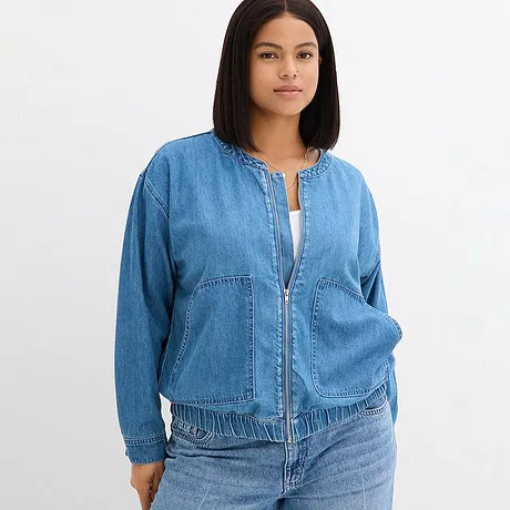Lässige Jeansjacke mit Reißverschluss und abgerundeter Schulterpartie.