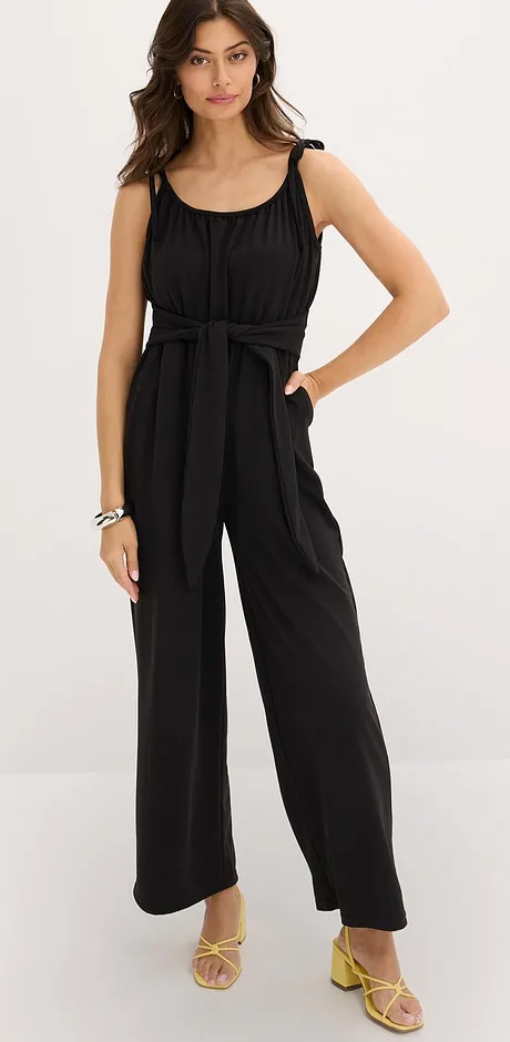 Eleganter schwarzer Jumpsuit mit Trägern und weiten Beinen.