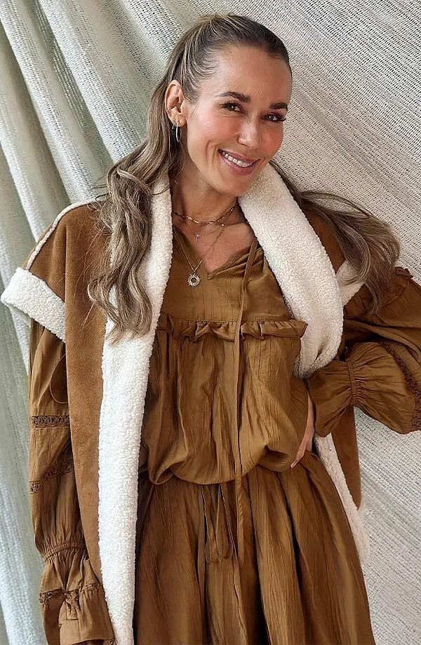 Damen - Lammfellimitat-Weste - cognac braun/naturbeige