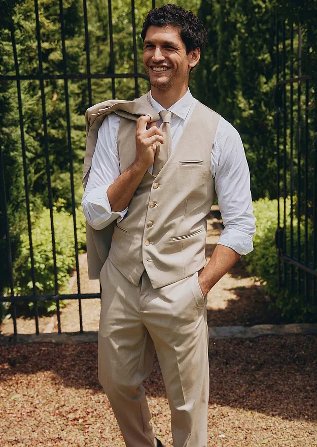 Homme - Costume 4 pi&egrave;ces avec gilet sans manches et cravate, regular - marron clair chin&eacute;