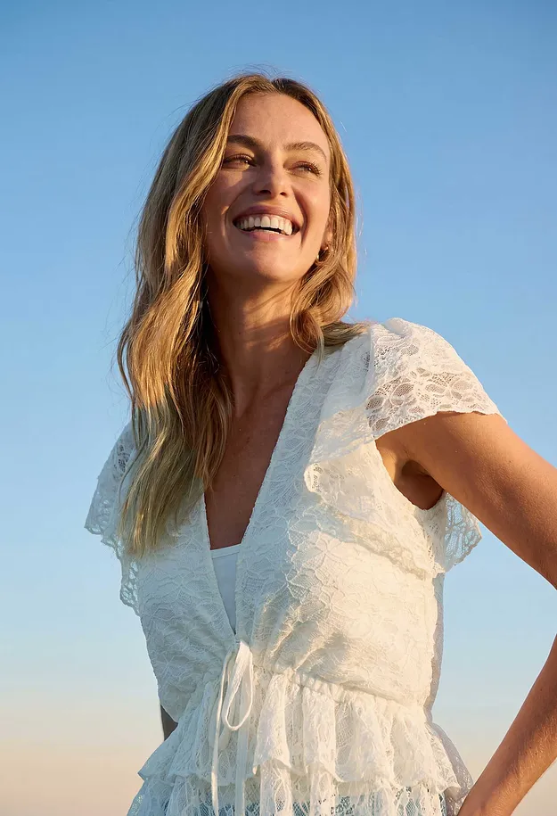 Damen - Kurzes Spitzenshirt - wollwei&szlig;