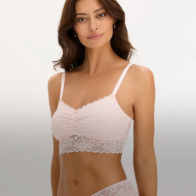 Bralette noire &agrave; fines bretelles.