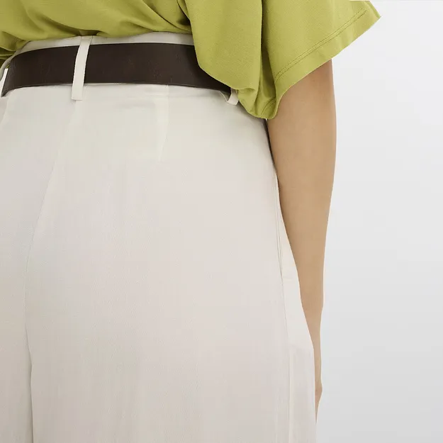 Im Trend - Sommerliche Bundfaltenhose aus Viskose-Mix - wollwei&szlig;