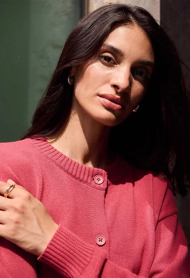 Damen - Verk&uuml;rzte Strickjacke aus Baumwoll-Mix - rauchkirsche
