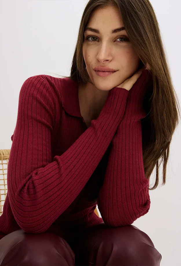 Damen - Feinstrickpullover aus softem Viskose-Mix - pflaumenrot