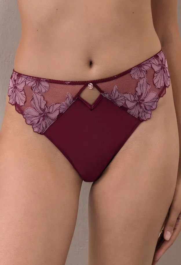 Damen - String mit edler Stickerei - magenta