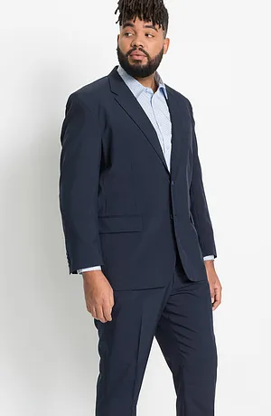 Costume classique avec poches pratiques et pantalon élégant avec empiècement taille confortable.