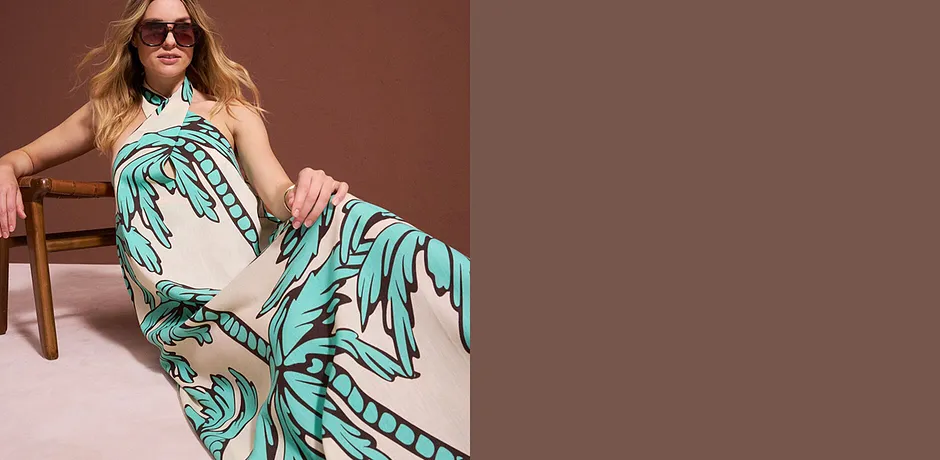 Türkisfarbenes Sommerkleid mit tropischem Palmenmuster.